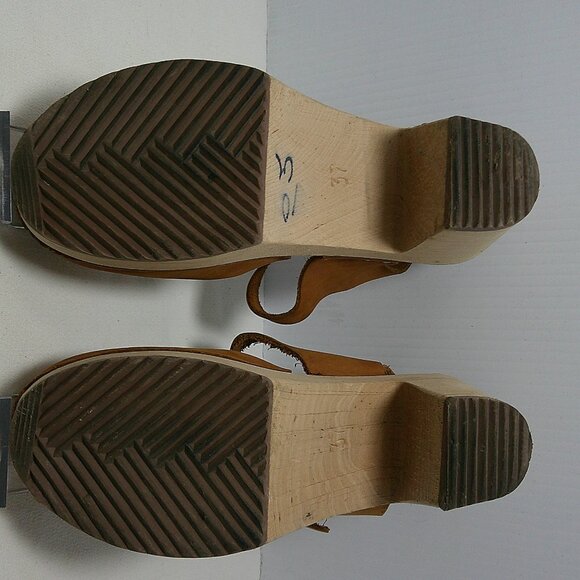 Lotta wood Brown Clogs in Oiled Nubuck | Tan | Size 6.5 - Picture 7 of 8